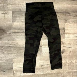 Lulu align high rise. Crop